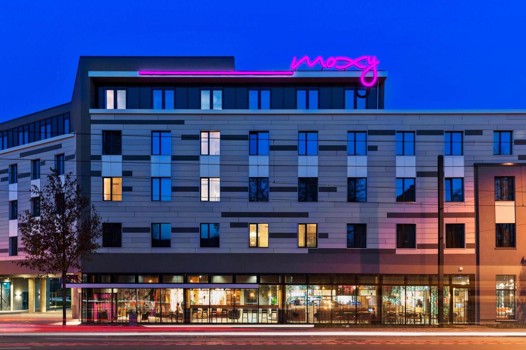 Hotel Moxy Duesseldorf South Exterior foto