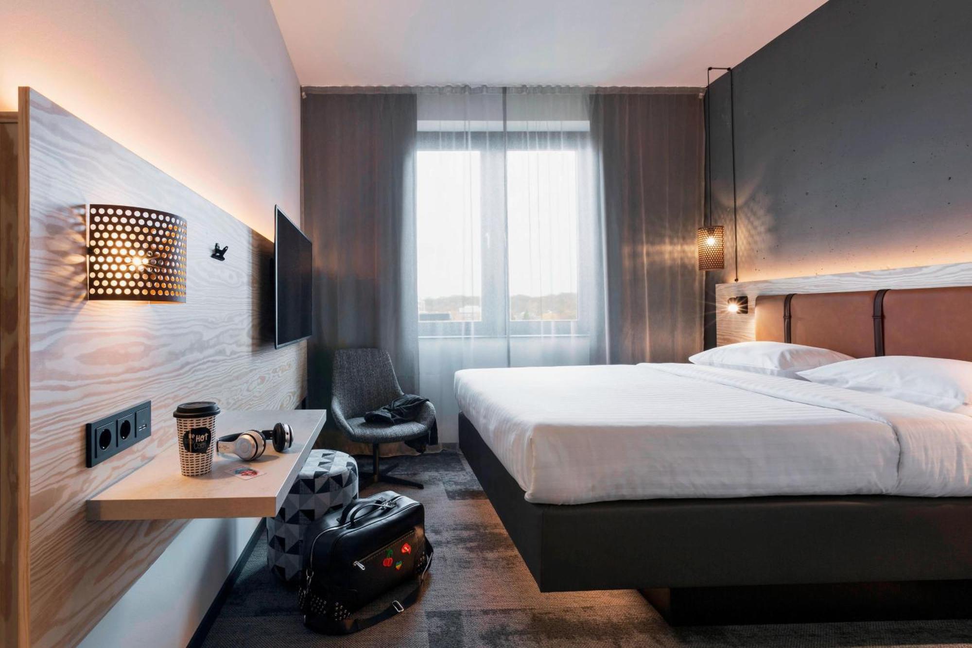 Hotel Moxy Duesseldorf South Exterior foto