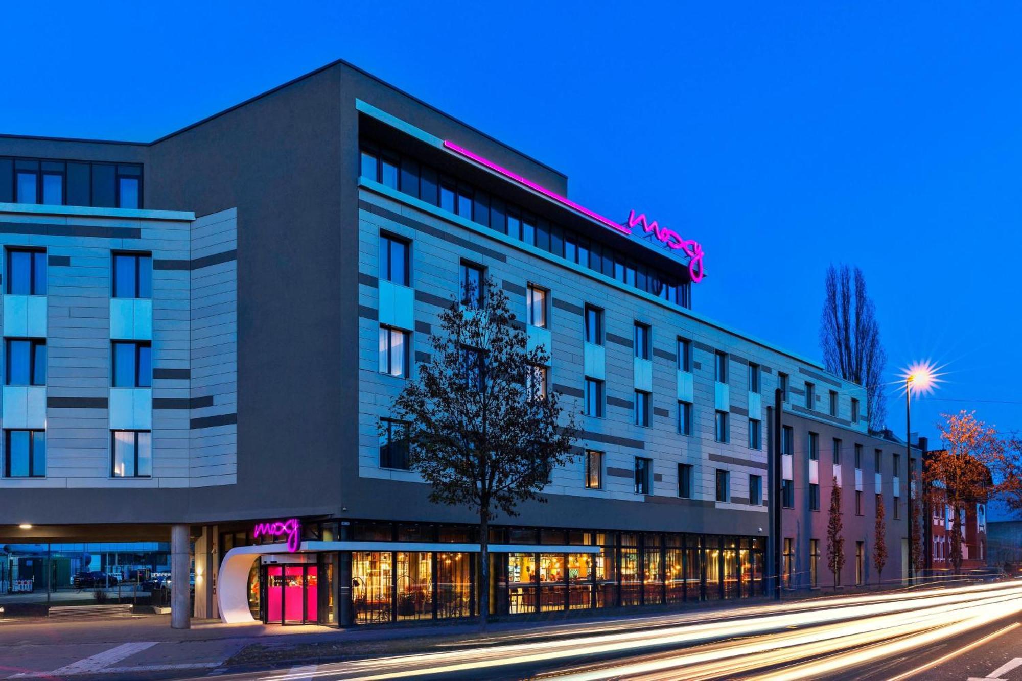 Hotel Moxy Duesseldorf South Exterior foto